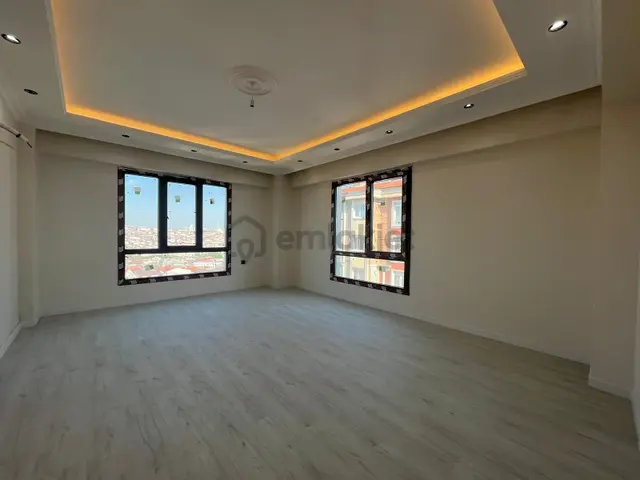 Serkan Gayrimenkulden Bağıcılar Barboros Mahallesinde 3+1 Sitede Kapalı Otoparklı 3+1 Daire 2