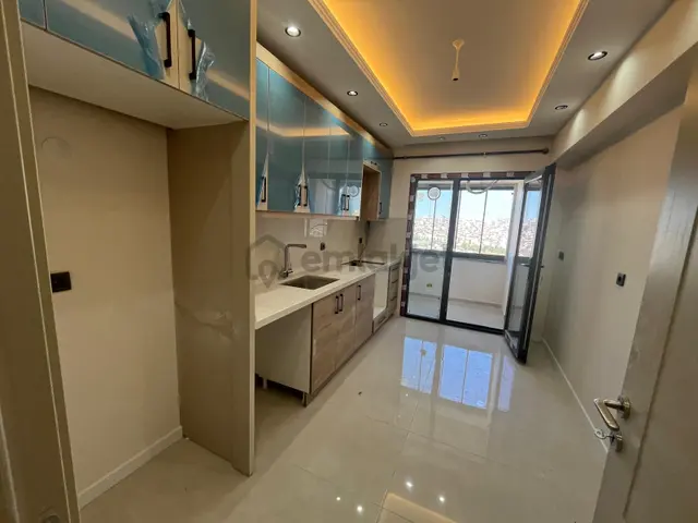 Serkan Gayrimenkulden Bağıcılar Barboros Mahallesinde 3+1 Sitede Kapalı Otoparklı 3+1 Daire 3