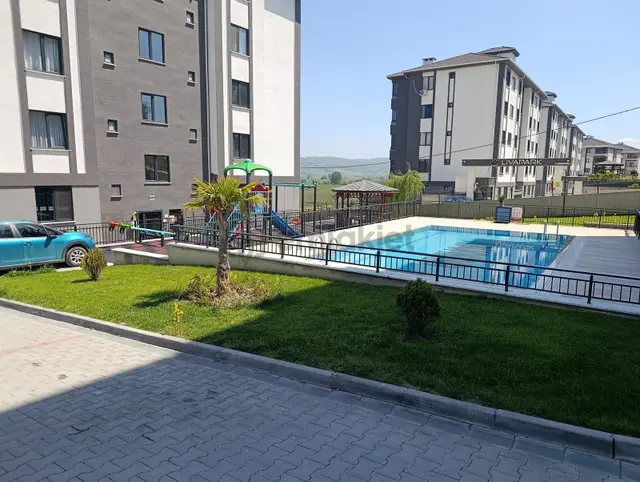 Kariyer'den Lüks Güvenlikli Site İçi Kiralık Daireler 3