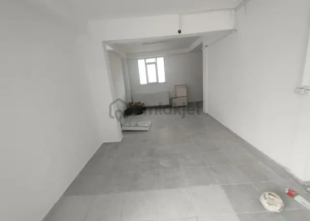 Karlıbayır'da 140m² Kiralık Dükkan 3
