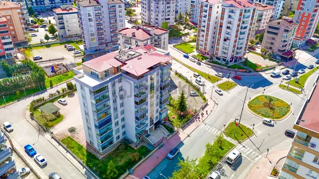 Cağaloğluna Cephe Geniş 3+1 Çevresi Açık 2