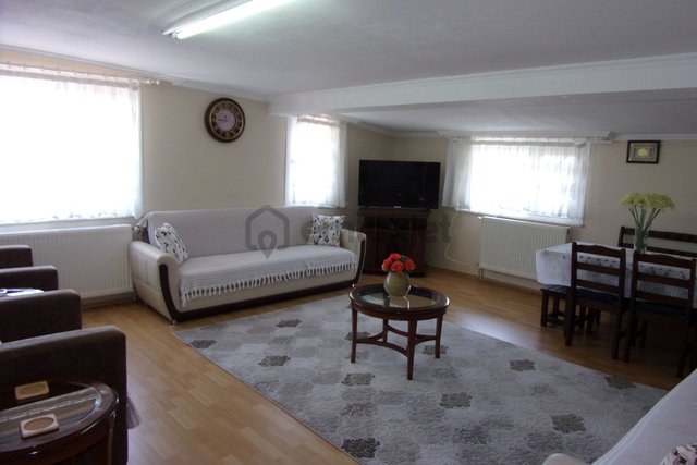 Sarıyer Hacıosman Metrosuna Çok Yakın 3+1 130 Metrekare Eşyaklı Kiralık Daire