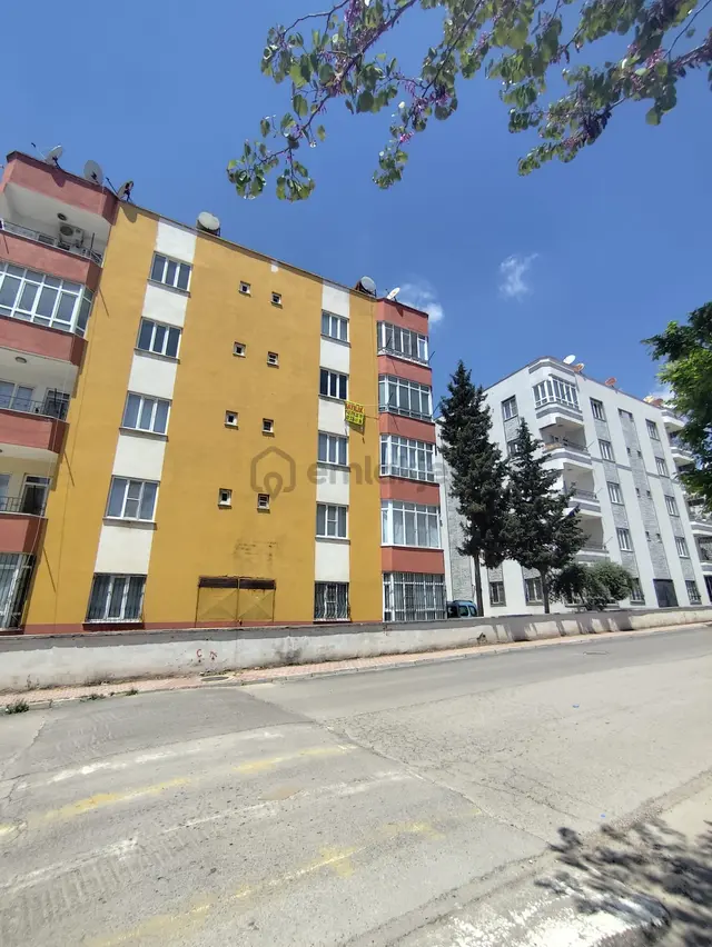 Ayyıldız Emlak'tan Geniş 3+1 Ara Kat Park Çepheli Alpaydın Site 3