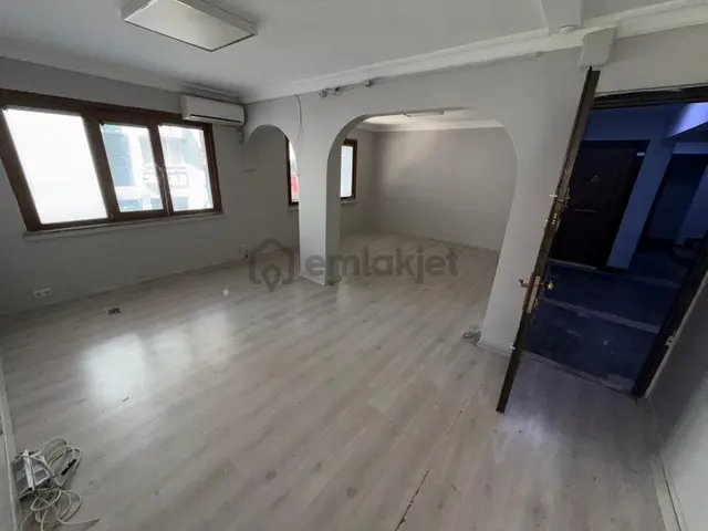 Şirinevler Meydanda 1+1 50 M2 Klimalı 2. Kat Kiralık Ofis 1