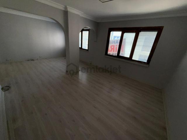 Şirinevler Meydanda 1+1 50 M2 Klimalı 2. Kat Kiralık Ofis 5