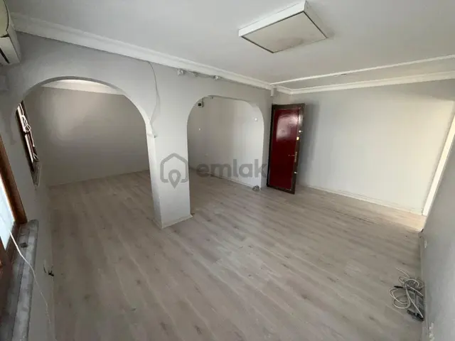 Şirinevler Meydanda 1+1 50 M2 Klimalı 2. Kat Kiralık Ofis 2