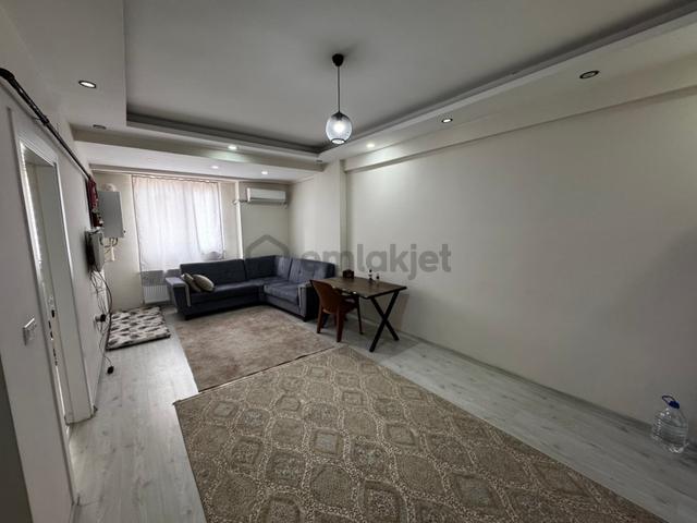 Kırmızı Gayrimenkulden Eşyalı 1+1 4