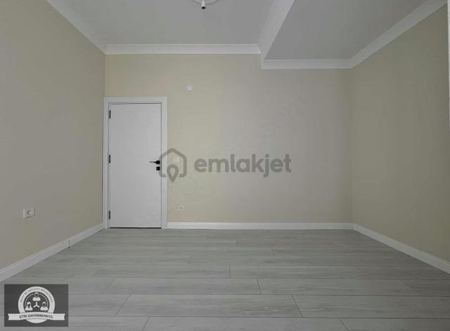 Samandıra Osmangazi Mah. 3+1 Arakat Daire Tek Daire Üzeri 5