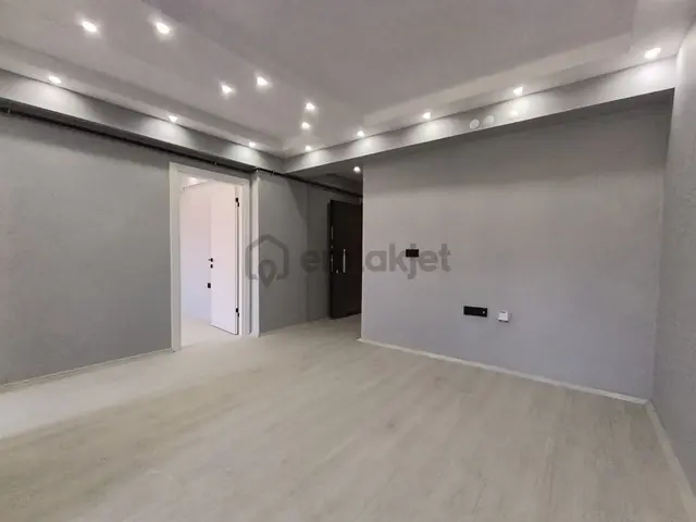 Rw Nest'ten A.ü İletişim Kapısı Yakını Satılık İskanlı 2+0 Daire 1