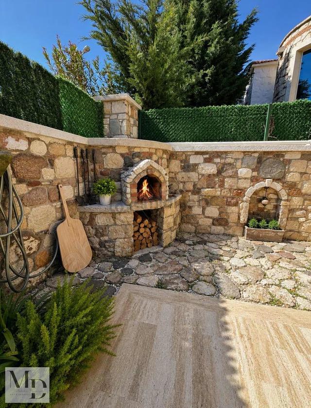 Alaçatı Merkezde Sezonluk Kiralık Havuzlu Müstakil Villa 4