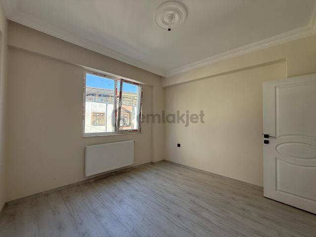 Sıfır İskanı Alınmış Bölgenin En Uygun Mutfak Salon Ayrı 2+1 3