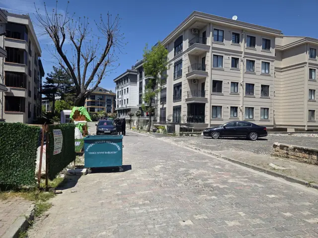 Bahçelievler Merkez'de Kentsel Dönüşüme Girmiş K. Otoparklı 2+1 3