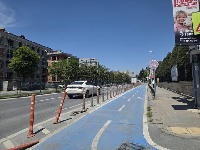 Bahçelievler Merkez'de Kentsel Dönüşüme Girmiş K. Otoparklı 2+1 5