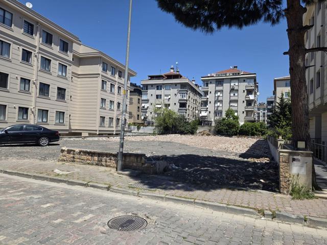 Bahçelievler Merkez'de Kentsel Dönüşüme Girmiş K. Otoparklı 2+1 4