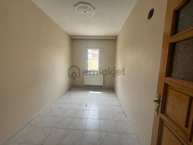 Sultaniye'de Aile Apartmanında 2+1 Bahçe Katı Kiralık Daire 3