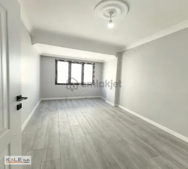 Tem Oto Yolunun Dibide Satılık 2+1 Sıfır Daire 3