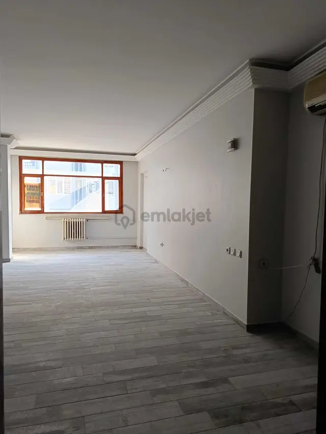 Marmara Caddesinde Geniş Ofis & İş Yeri 3