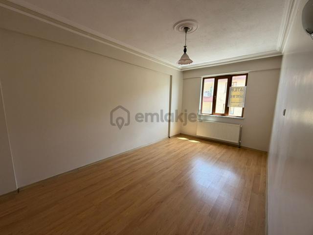 Beyhekim Mahallesi Şafak Cad. Ara Kat 3+1 Geniş Satılık Daire 5