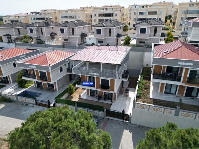 Denize Yürüme Mesafesinde Tam Müstakil Satılık Villa 2