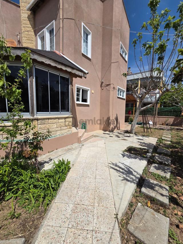Erikli Sahilde Denize Yürüme Mesafesinde Bahçe Kullanımlı 2+1 Kiralık 4