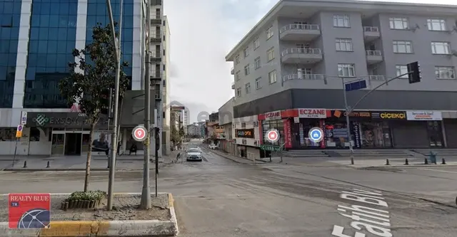 Osman Kaya'dan | Sultanbeyli Metro Yanı Kiralık Plaza Katı 1