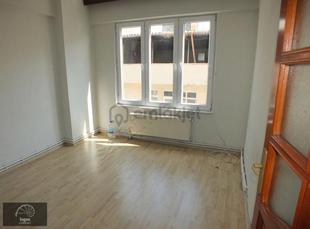 Cumhuriyet Parkı, Akçacami Yanı,içi Yapılı Ara Kat Kiralık Daire 5