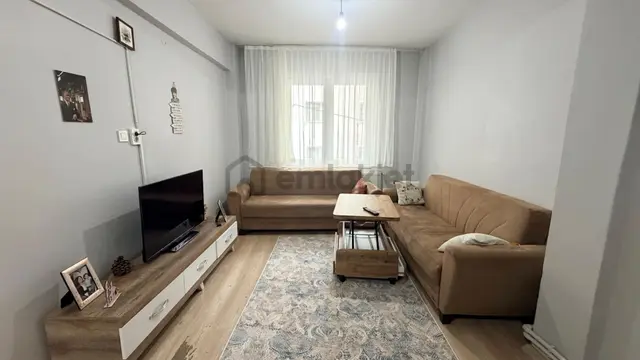 Aile Apartmanında Satılık 2+1 Daire 1
