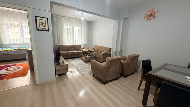 Aile Apartmanında Satılık 2+1 Daire 4