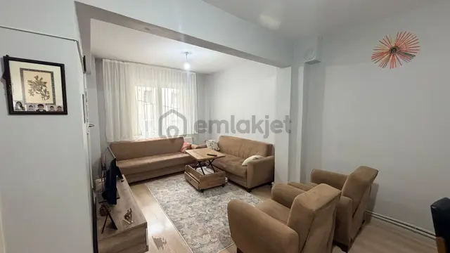 Aile Apartmanında Satılık 2+1 Daire 2