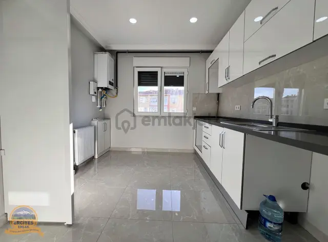 Erciyes'den Sahrayiceditde Yeni Bina 3+1 Çift Balkonlu 130 M² 2