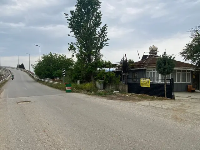 Menderes Altıntepe Mah.de Tek Tapulu 3664m2 İçerisinde Hazır Evi Olan Süper Satılık Bağ Bahçe(tarla) 4