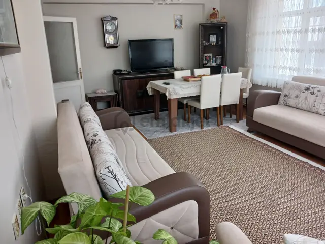 Işıklar Mahallesinde Çarşıya Yakın Satılık 2+1 Daire 3