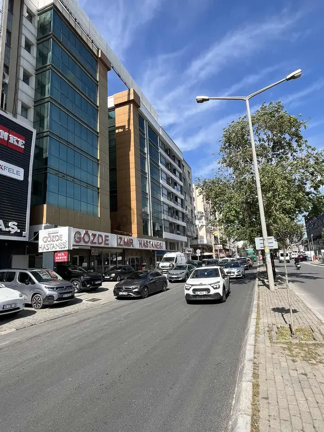 Konak Tepecik'de Acil Satılık !!hastaneler Yakını 65 M2 Ofis 3