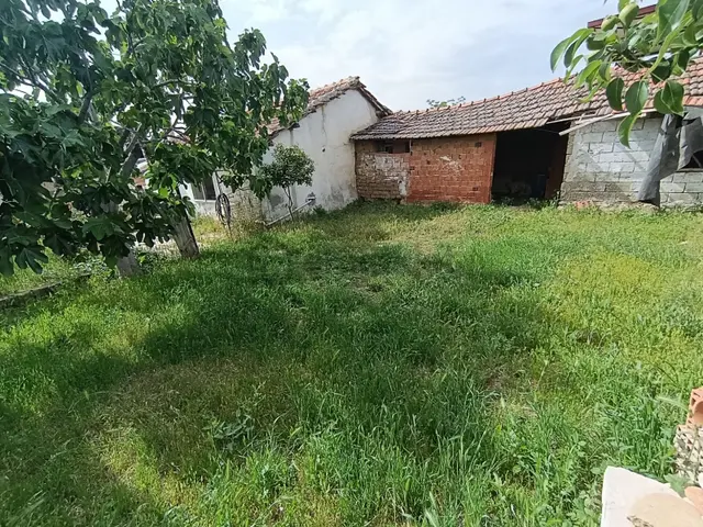 Karakuyu'da Satılık 333 M2 Bahçeli Kerpiç Ev Ve Müştemilatı 4