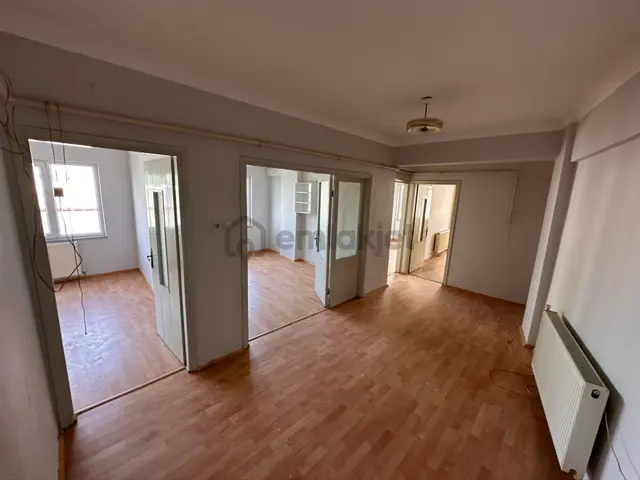 Kasrevi’den Çarşıda Kiralık Asansörlü Arakat Daire 2