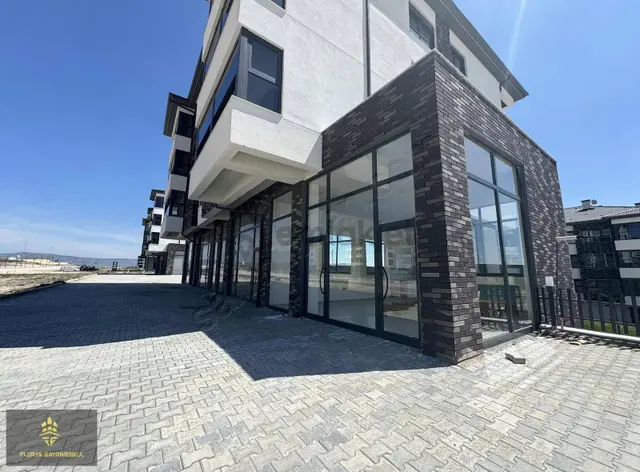 Bulvar Üzeri Potansiyeli Yüksek Avlulu İş Yerleri 1