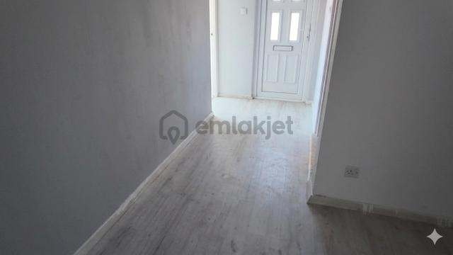 Akyazıda Merkezi Konumda, 2+1, Çatı Katı Kiralık Daire 4