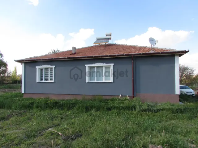 Yıldızlı Mahallesi Köy İçinde 3.327 M² Arsa İçinde 160 M² Tam Yapılı Mantolamalı Ev