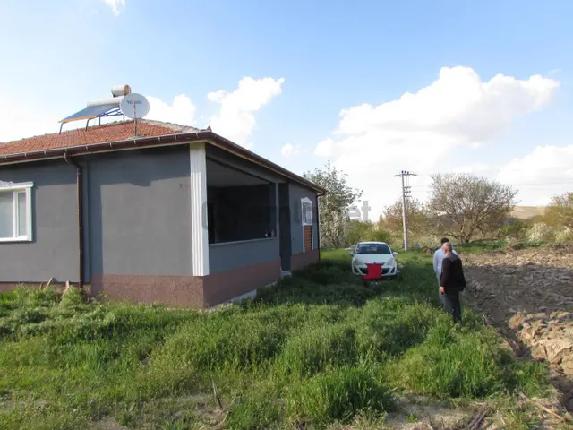 Yıldızlı Mahallesi Köy İçinde 3.327 M² Arsa İçinde 160 M² Tam Yapılı Mantolamalı Ev 3