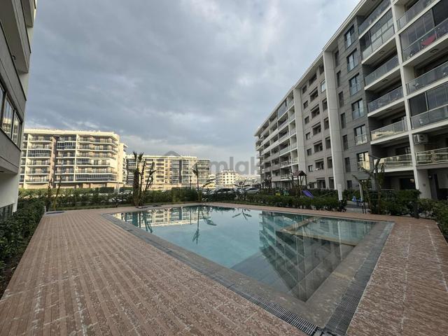 Torbalı Da Havuzlu Güvenlikli Sitede Satılık 1+1 Daire 2