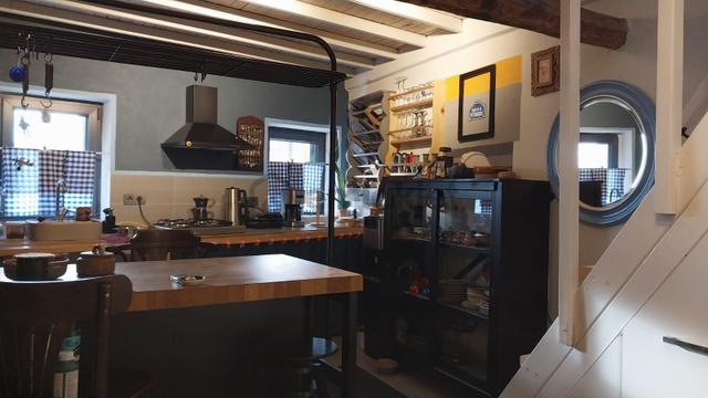 Ayvalık Merkez'de Deniz Manzaralı 2+1 Loft Tarzı Asma Katlı Rum Evi 4