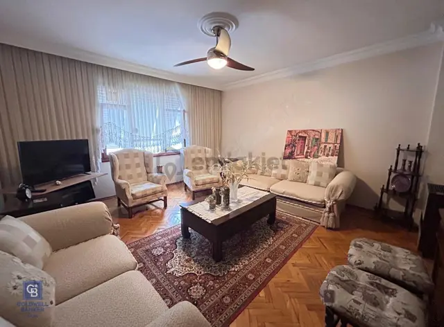 Üsküdar Da Cadde Üzerinde Satılık 3+1 Daire Üsküdar Da Cadde Üzerinde Satılık 3+1 Daire