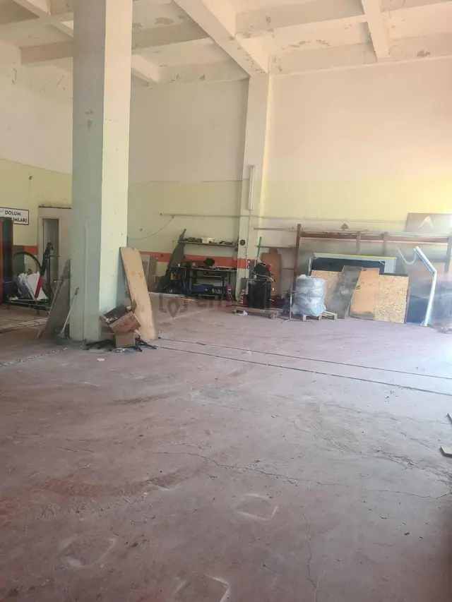 Çiftlikköy Sanayide 400 M2 Dükkan 4