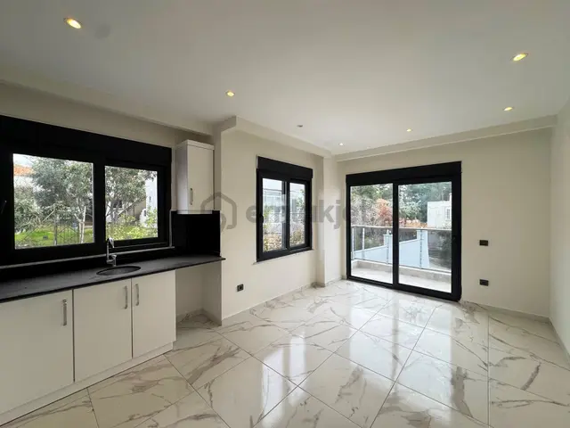 Alanya Avsallar’da Havuzlu Sitede İçerinde Muhteşem 1+1 Satılık Daire 5