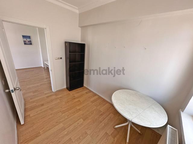 Cebeci Şehitlik Yakınında Ara Katta Ön Cephede 3+1 Kiralık Daire 5