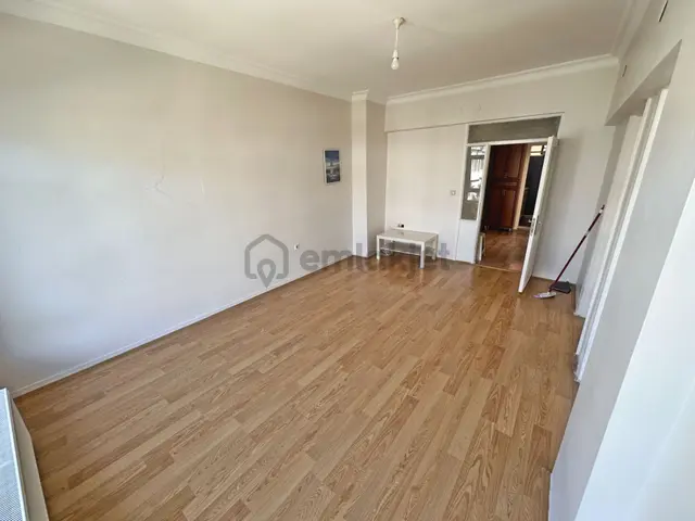 Cebeci Şehitlik Yakınında Ara Katta Ön Cephede 3+1 Kiralık Daire 3