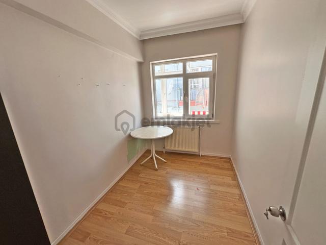 Cebeci Şehitlik Yakınında Ara Katta Ön Cephede 3+1 Kiralık Daire 4