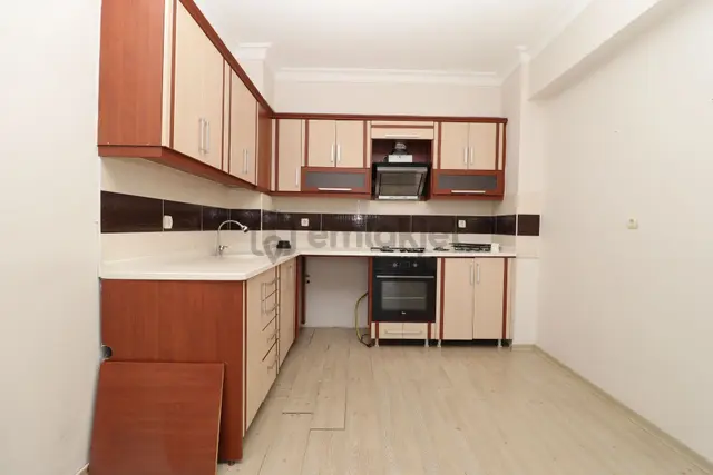 Selçuklu'da Ahi Mesut Bulvar Üzeri 4+1 Asansörlü Kiralık Daire 2