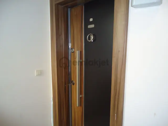 Krc'den Merkezi Konumda Katta Satılık 2+1 Daire 2