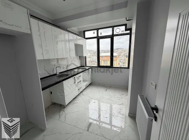 2+1 Arakat..asansörlü..ana Cadde Üzeri..90 M2..kat 3.......